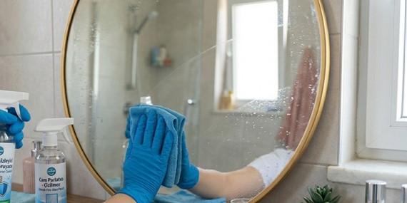 Ayna Temizliğinde Kimyasal Seçimi ve Yüzey Koruma, Ayna Temizliğinde Kimyasal Seçimi ve Yüzey Koruma